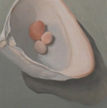 Clamshell with Pebbles